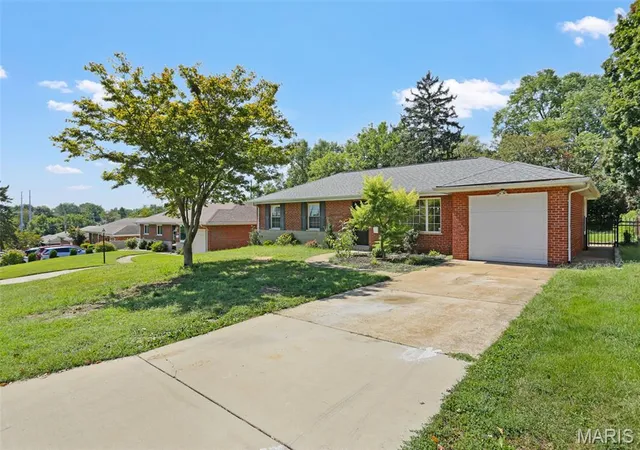 Photo 1 of Single family home for sale at 9609 Howerton Dr, Saint Louis, MO 63123 | MLS# MIS26059713 | Listing updated on 2026-09-18