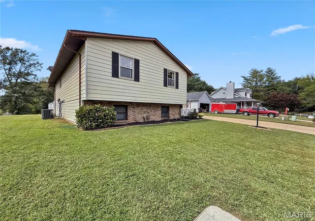 Photo 1 of Single family home for sale at 26 Islander Dr, Brighton, IL 62012 | MLS# MIS26059715 | Listing updated on 2026-09-22