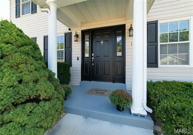 Photo 2 of Sale Pending at 1156 Carrington Dr, Saint Peters, MO 63376 | MLS# MIS26059737 | Listing updated on 2026-10-03