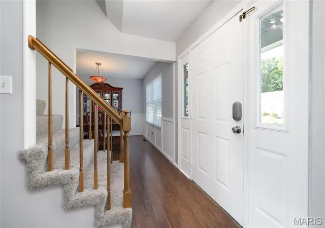 Photo 3 of Sale Pending at 1156 Carrington Dr, Saint Peters, MO 63376 | MLS# MIS26059737 | Listing updated on 2026-10-03
