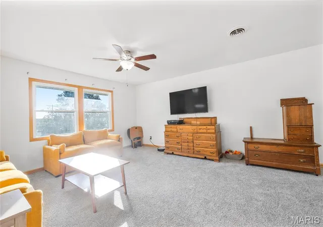 Photo 3 of Single family home for sale at 2012 Summit St, Hillsboro, IL 62049 | MLS# MIS26059740 | Listing updated on 2026-10-29
