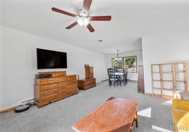 Photo 4 of Single family home for sale at 2012 Summit St, Hillsboro, IL 62049 | MLS# MIS26059740 | Listing updated on 2026-10-29