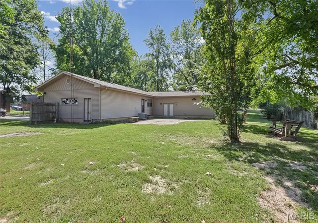 Photo 4 of Single family home for sale at 1401 S 17th Street, Herrin, IL 62948 | MLS# MIS26059755 | Listing updated on 2026-09-25