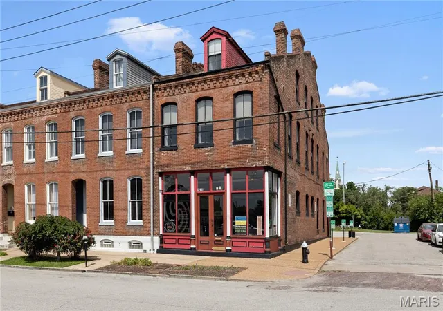 Photo 4 of Multi family home for sale at 1615 S 9th Street, Saint Louis, MO 63104 | MLS# MIS26059759 | Listing updated on 2026-10-06