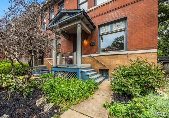 Photo 2 of Townhouse for sale at 2142 Nebraska Ave, Saint Louis, MO 63104 | MLS# MIS26059765 | Listing updated on 2026-10-06