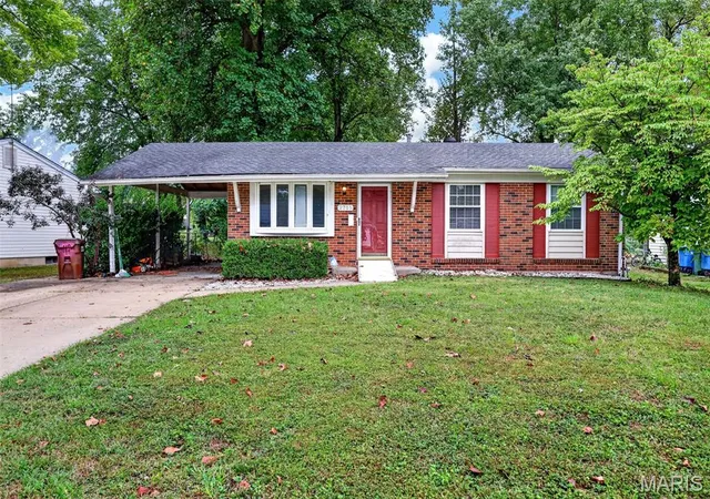 Photo 2 of Sale Pending at 2715 Kelsey Ct, Saint Charles, MO 63301 | MLS# MIS26059766 | Listing updated on 2026-09-29
