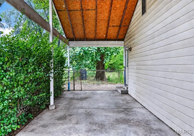 Photo 3 of Sale Pending at 2715 Kelsey Ct, Saint Charles, MO 63301 | MLS# MIS26059766 | Listing updated on 2026-09-29