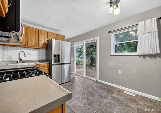 Photo 4 of Sale Pending at 2715 Kelsey Ct, Saint Charles, MO 63301 | MLS# MIS26059766 | Listing updated on 2026-09-29