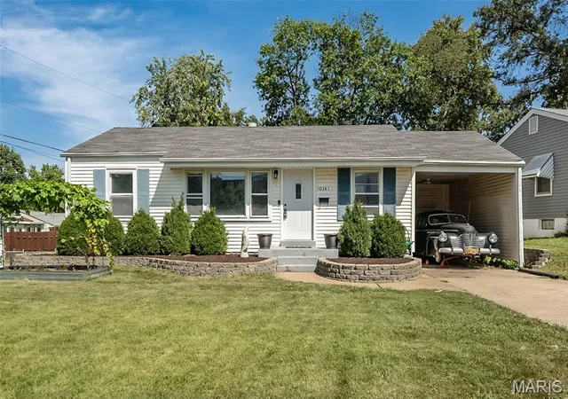 Photo 1 of Sale Pending at 10341 Saint Katherine Ln, Saint Ann, MO 63074 | MLS# MIS26059770 | Listing updated on 2026-09-20