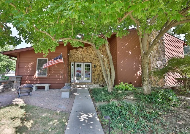 Photo 2 of Single family home for sale at 703 Peachtree Trl, Collinsville, IL 62234 | MLS# MIS26059775 | Listing updated on 2026-10-07