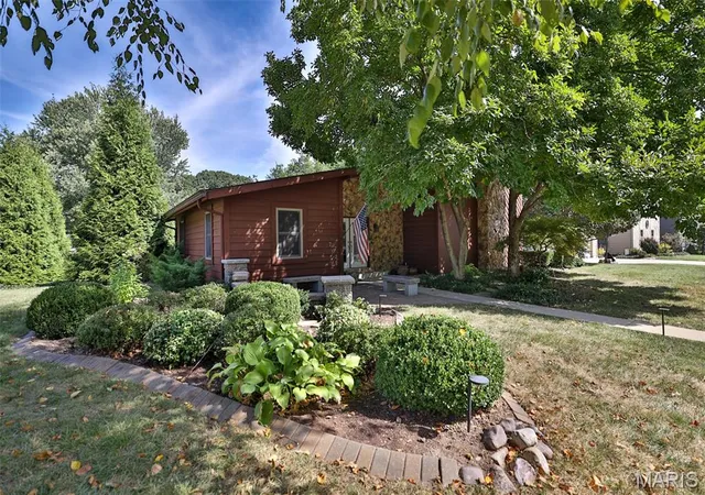 Photo 3 of Single family home for sale at 703 Peachtree Trl, Collinsville, IL 62234 | MLS# MIS26059775 | Listing updated on 2026-10-07