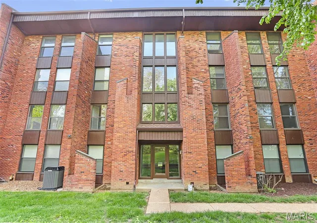 Condo for sale at 514 Coeur De Royale Dr #205, Saint Louis, MO 63141 | MLS# MIS26059778