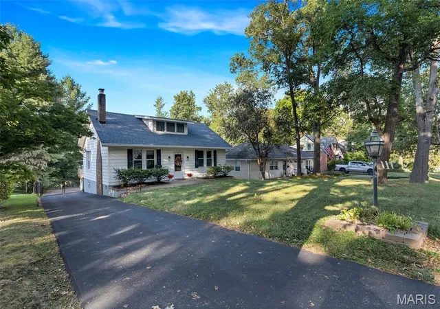 Photo 3 of Sale Pending at 711 Fieldston Ter, Saint Louis, MO 63119 | MLS# MIS26059785 | Listing updated on 2026-10-06