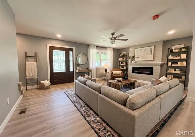 Photo 2 of Single family home for sale at 609 Johnny Dr, Maryville, IL 62062 | MLS# MIS26059798 | Listing updated on 2026-09-21