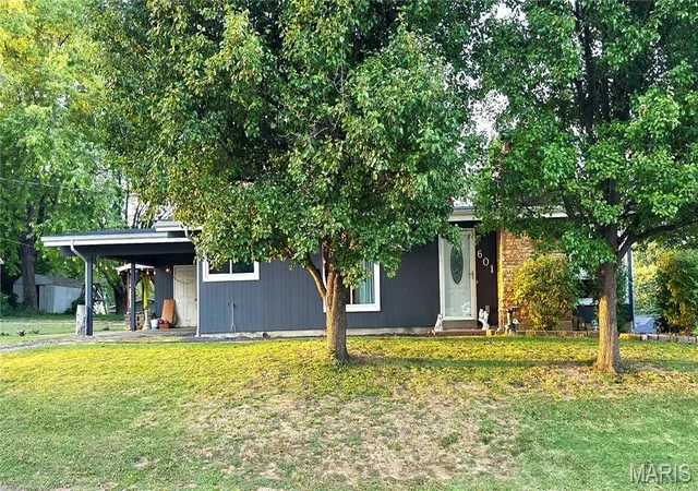 Photo 2 of Single family home for sale at 601 W 9th Street, Washington, MO 63090 | MLS# MIS26059799 | Listing updated on 2026-09-29