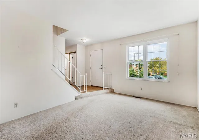 Photo 3 of Townhouse for sale at 1192 Cantina Dr, Saint Louis, MO 63141 | MLS# MIS26059800 | Listing updated on 2026-10-15
