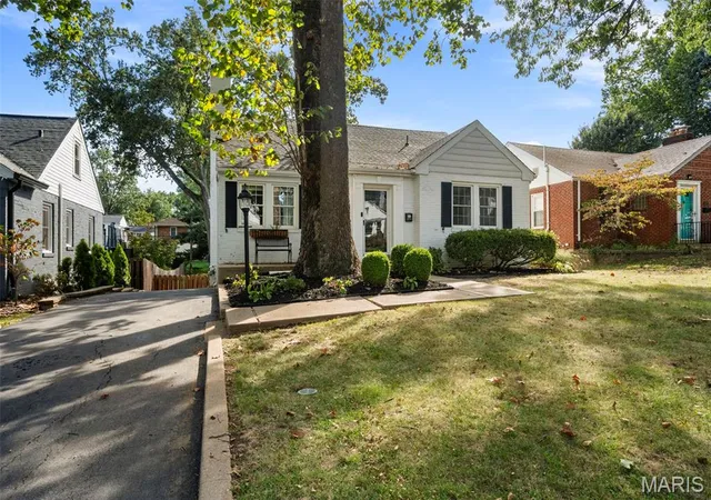 Photo 2 of Single family home for sale at 968 Nancy Carol Ln, Saint Louis, MO 63122 | MLS# MIS26059802 | Listing updated on 2026-10-08
