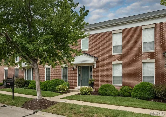 Photo 2 of Sale Pending at 971 Rolling Thunder Dr, O Fallon, MO 63368 | MLS# MIS26059803 | Listing updated on 2026-10-04