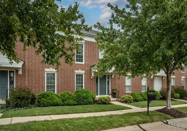 Photo 3 of Sale Pending at 971 Rolling Thunder Dr, O Fallon, MO 63368 | MLS# MIS26059803 | Listing updated on 2026-10-04