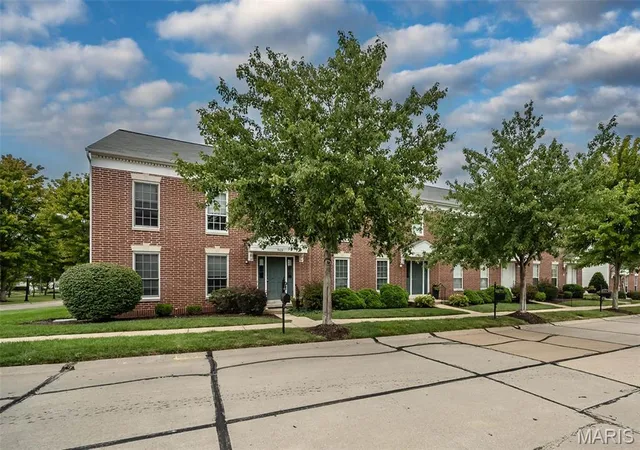 Photo 3 of Sale Pending at 971 Rolling Thunder Dr, O Fallon, MO 63368 | MLS# MIS26059803 | Listing updated on 2026-10-04