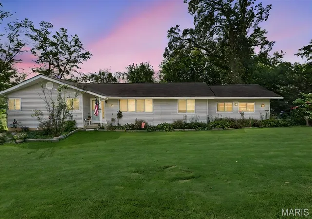 Photo 1 of Single family home for sale at 242 Gall Rd, Columbia, IL 62236 | MLS# MIS26059805 | Listing updated on 2026-10-19
