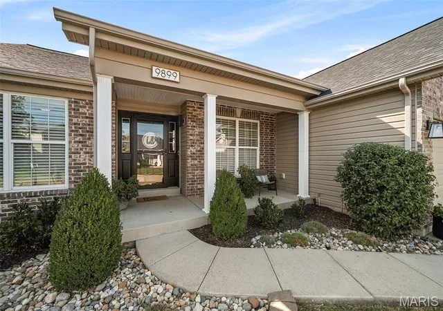 Photo 2 of Sale Pending at 9899 Vicksburg Siege Ct, Saint Louis, MO 63123 | MLS# MIS26059819 | Listing updated on 2026-09-25