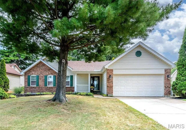 Photo 2 of Single family home for sale at 5 Aken Ct, Saint Peters, MO 63376 | MLS# MIS26059821 | Listing updated on 2026-09-19