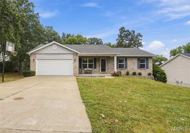 Photo 2 of Single family home for sale at 52 E Lakeview Dr, De Soto, MO 63020 | MLS# MIS26059823 | Listing updated on 2026-10-04