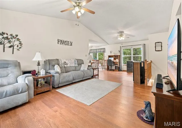 Photo 4 of Single family home for sale at 52 E Lakeview Dr, De Soto, MO 63020 | MLS# MIS26059823 | Listing updated on 2026-10-04