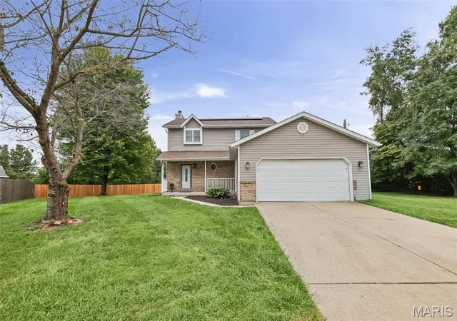 Photo 2 of Single family home for sale at 82 Spring Glen, Collinsville, IL 62234 | MLS# MIS26059826 | Listing updated on 2026-09-28