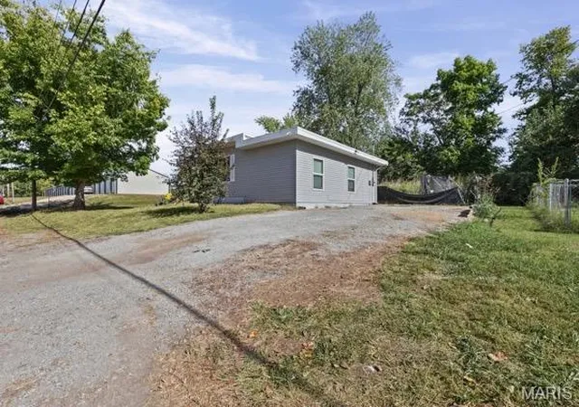Photo 3 of Single family home for sale at 303 Reuter St, Park Hills, MO 63601 | MLS# MIS26059831 | Listing updated on 2026-10-05