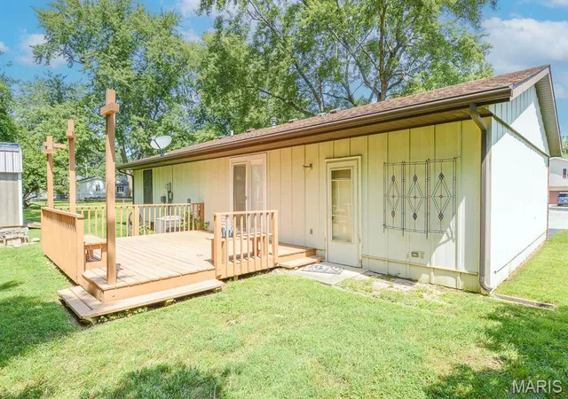 Photo 3 of Sale Pending at 47 Belle Crst Dr, Belleville, IL 62221 | MLS# MIS26059835 | Listing updated on 2026-10-14