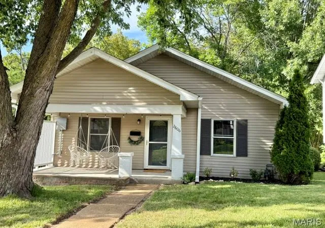 Photo 1 of Sale Pending at 2806 Mckinley St, Hannibal, MO 63401 | MLS# MIS26059836 | Listing updated on 2026-10-13