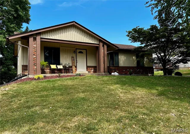 Photo 1 of Single family home for sale at 12233 Country Pl Dr, Maryland Heights, MO 63043 | MLS# MIS26059840 | Listing updated on 2026-10-05