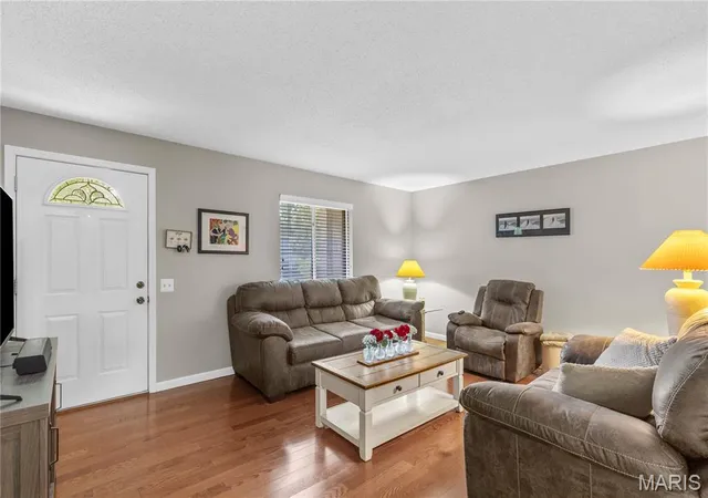 Photo 2 of Single family home for sale at 12233 Country Pl Dr, Maryland Heights, MO 63043 | MLS# MIS26059840 | Listing updated on 2026-10-05