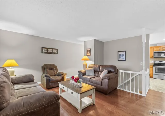 Photo 3 of Single family home for sale at 12233 Country Pl Dr, Maryland Heights, MO 63043 | MLS# MIS26059840 | Listing updated on 2026-10-05