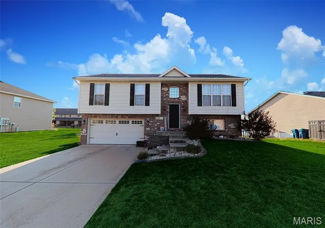 Single family home for sale at 113 Olyvia Dr, Saint Jacob, IL 62281 | MLS# MIS26059845