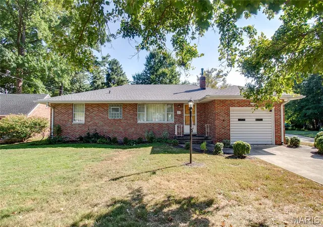 Photo 1 of Single family home for sale at 713 Ramona Pl, Godfrey, IL 62035 | MLS# MIS26059849 | Listing updated on 2026-09-19
