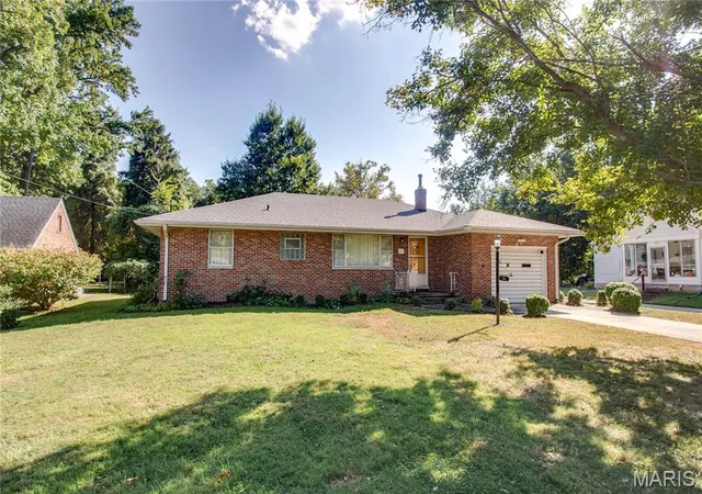 Photo 3 of Single family home for sale at 713 Ramona Pl, Godfrey, IL 62035 | MLS# MIS26059849 | Listing updated on 2026-09-19