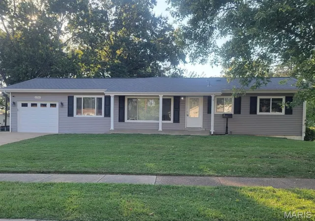Photo 1 of Single family home for sale at 6702 Flowervale Dr, Hazelwood, MO 63042 | MLS# MIS26059850 | Listing updated on 2026-09-18