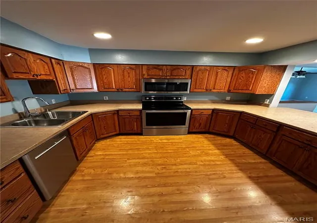 Photo 2 of Single family home for sale at 6702 Flowervale Dr, Hazelwood, MO 63042 | MLS# MIS26059850 | Listing updated on 2026-09-18