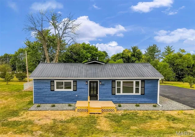 Photo 3 of Single family home for sale at 806 S Court St, Bowling Green, MO 63334 | MLS# MIS26059853 | Listing updated on 2026-09-27