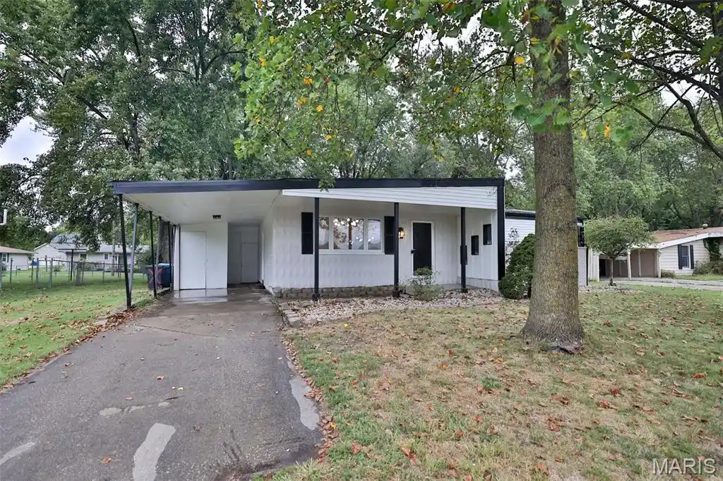 Photo 1 of Single family home for sale at 1022 Helvetia Dr, Highland, IL 62249 | MLS# MIS26059856 | Listing updated on 2026-10-23