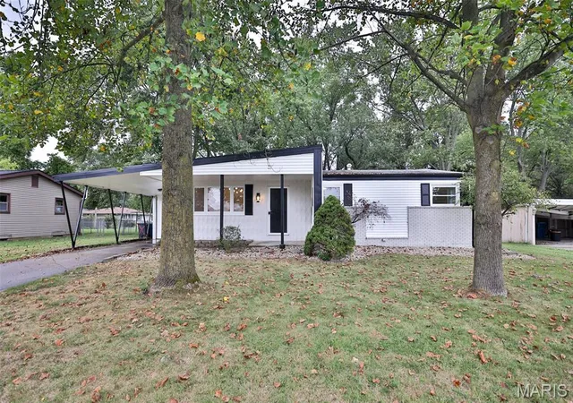 Photo 3 of Single family home for sale at 1022 Helvetia Dr, Highland, IL 62249 | MLS# MIS26059856 | Listing updated on 2026-10-01