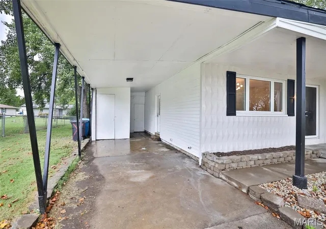 Photo 3 of Single family home for sale at 1022 Helvetia Dr, Highland, IL 62249 | MLS# MIS26059856 | Listing updated on 2026-10-01