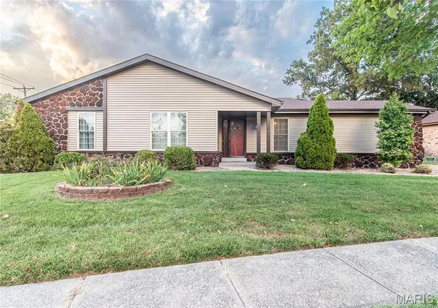 Photo 1 of Single family home for sale at 5185 Bryncastle Pl, Saint Louis, MO 63128 | MLS# MIS26059866 | Listing updated on 2026-09-18