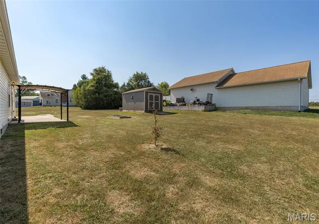 Photo 3 of Single family home for sale at 1127 Stone Crst Dr, Bonne Terre, MO 63628 | MLS# MIS26059875 | Listing updated on 2026-10-03