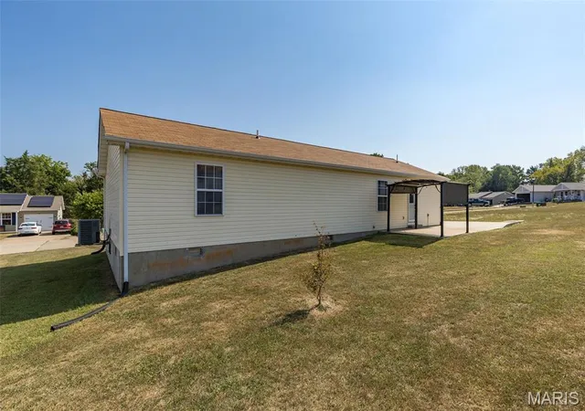 Photo 4 of Single family home for sale at 1127 Stone Crst Dr, Bonne Terre, MO 63628 | MLS# MIS26059875 | Listing updated on 2026-10-03