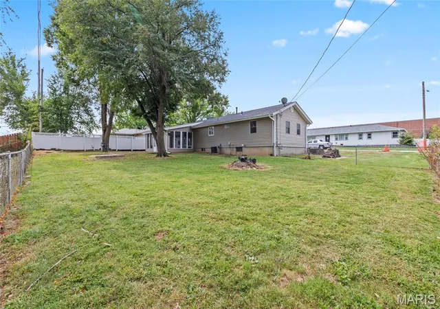 Photo 3 of Sale Pending at 712 Highland Dr, O Fallon, MO 63366 | MLS# MIS26059899 | Listing updated on 2026-09-23