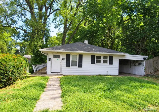 Photo 1 of Single family home for sale at 3421 W A St, Belleville, IL 62226 | MLS# MIS26059901 | Listing updated on 2026-09-17